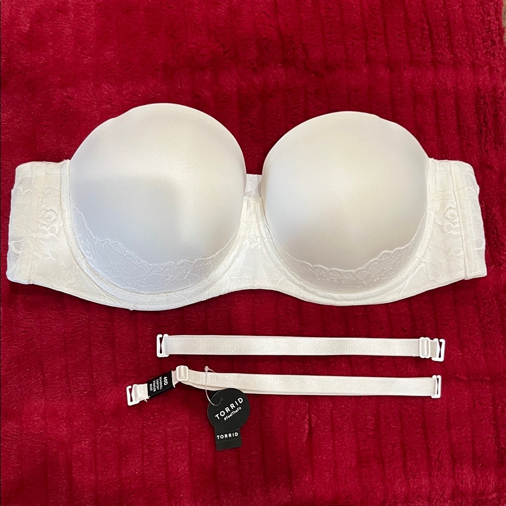TORRID 40D NWT Bombshell Every Day Strapless Boost (color: cloud dancer)